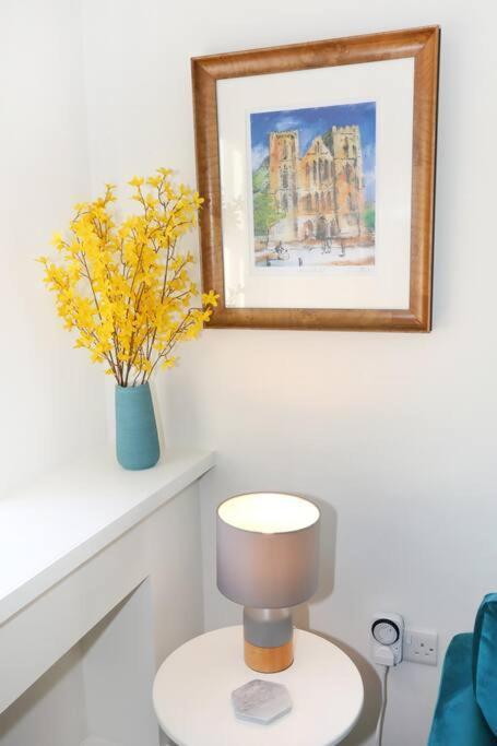 Central Ripon Apartment - View Of The Cathedral! Luaran gambar